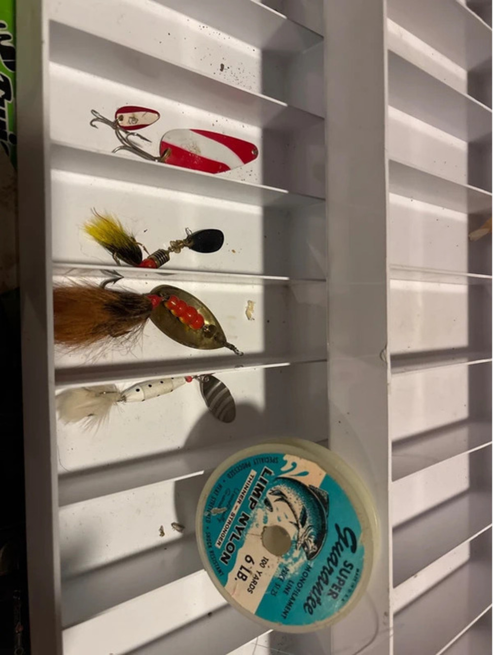 (5) vintage fishing lures 2 spoon, 3 sinners, 6lb line